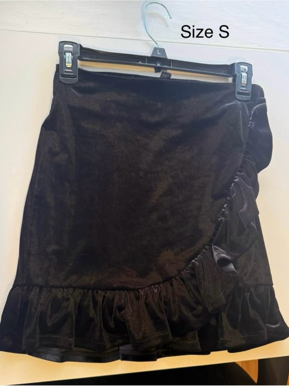 Forever21 Black Ruffled Velvet Mini Skirt. Size S